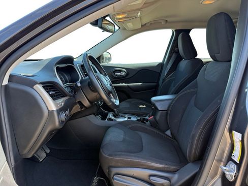 Used 2015 Jeep Cherokee Latitude FWD image 9