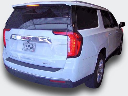 Used 2022 GMC Yukon XL SLT w/ SLT Luxury Package RWD image 8