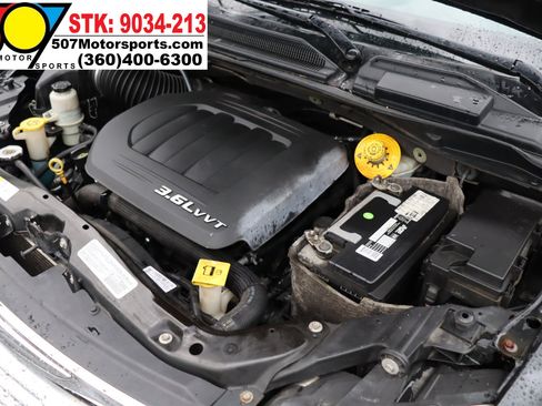 Used 2014 Chrysler Town & Country Touring image 21