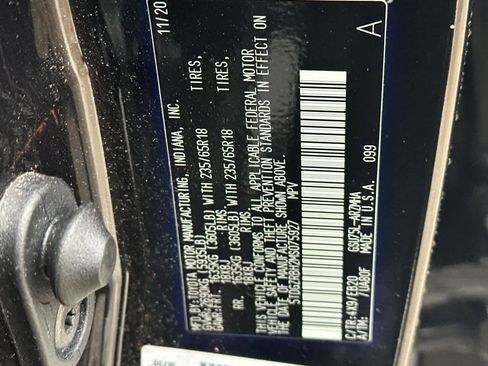 Used 2021 Toyota Highlander XLE image 28