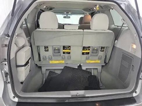 Used 2014 Toyota Sienna LE FWD image 9