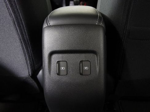 Used 2024 Nissan Kicks SR w/ Exterior Package image 18