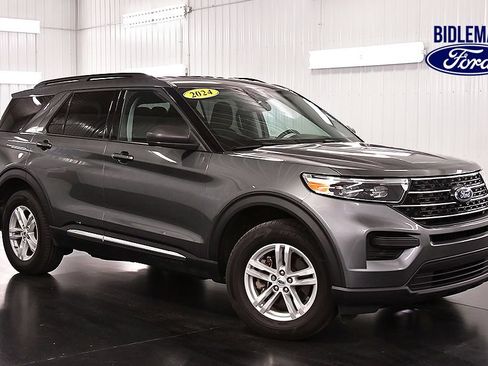 Used 2024 Ford Explorer XLT AWD/4WD image 1