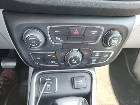 Used 2019 Jeep Compass Latitude w/ Safety & Security Group FWD image 19