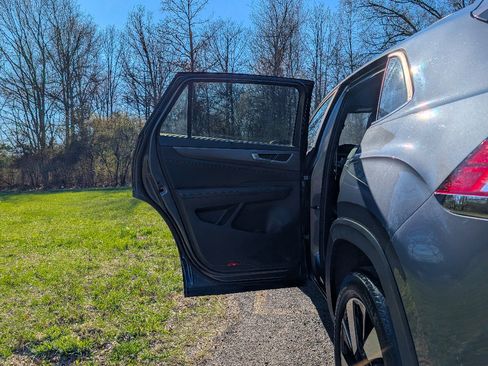 Used 2024 Volkswagen Atlas Cross Sport SE image 10