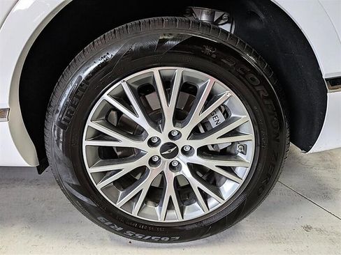 Used 2025 Genesis GV80 2.5T Standard image 14