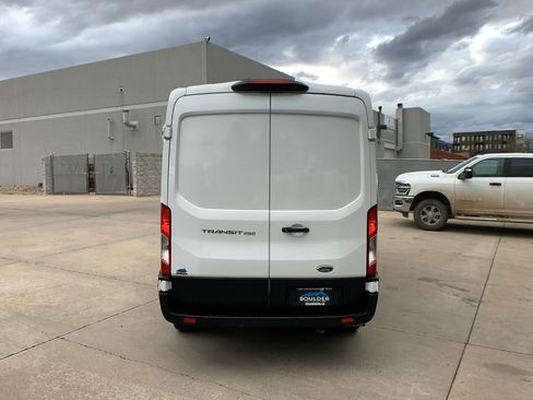 Used 2023 Ford Transit 250 Medium Roof AWD image 4
