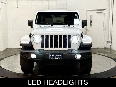 Used 2019 Jeep Wrangler Unlimited Sahara w/ Uconnect 4C Nav & Sound Group AWD/4WD image 3