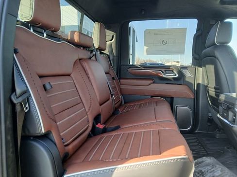 New 2026 GMC Sierra 2500 Denali Ultimate w/ LPO, Black Badging Package image 16