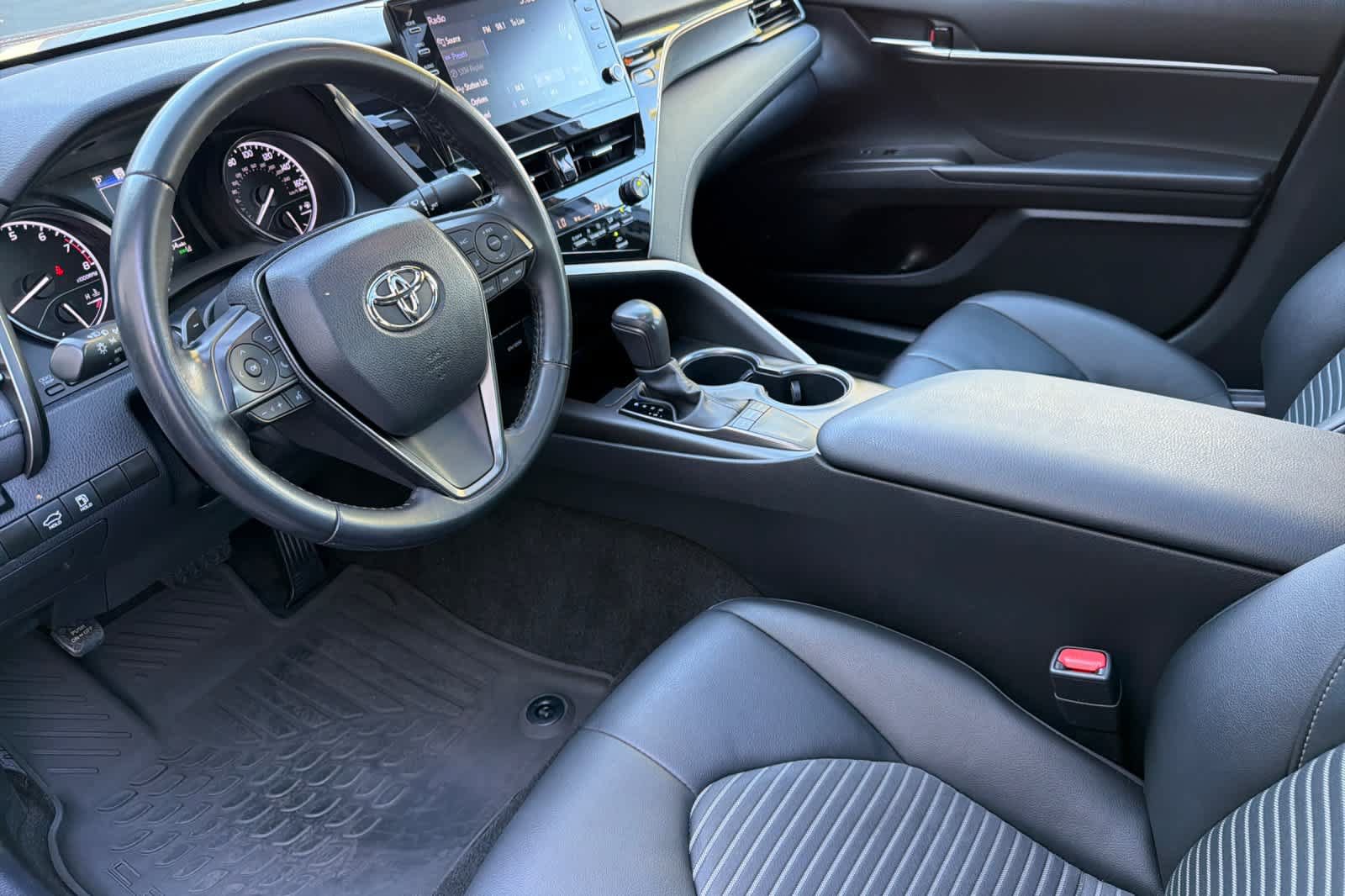 Used 2023 Toyota Camry SE w/ Audio Upgrade Package FWD image 11