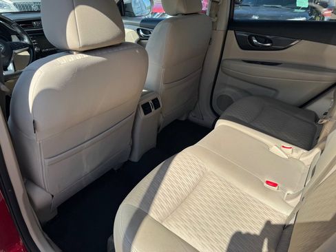 Used 2017 Nissan Rogue SV FWD image 13