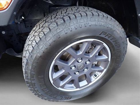 Used 2023 Jeep Gladiator Overland w/ Popular Equipment Package AWD/4WD image 7