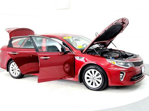 Used 2018 Kia Optima S image 12