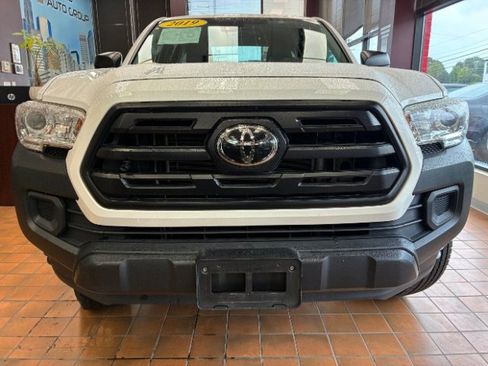 Used 2019 Toyota Tacoma SR image 3