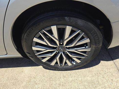 Used 2025 Nissan Altima 2.5 SV FWD image 24