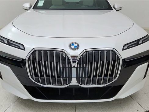Used 2025 BMW 740i xDrive 740i xDrive image 8