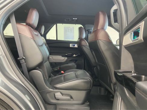 Used 2022 Ford Explorer Platinum w/ Equipment Group 601A image 18