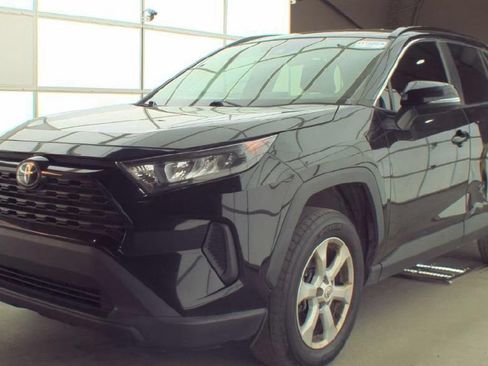 Used 2021 Toyota RAV4 LE AWD/4WD image 1