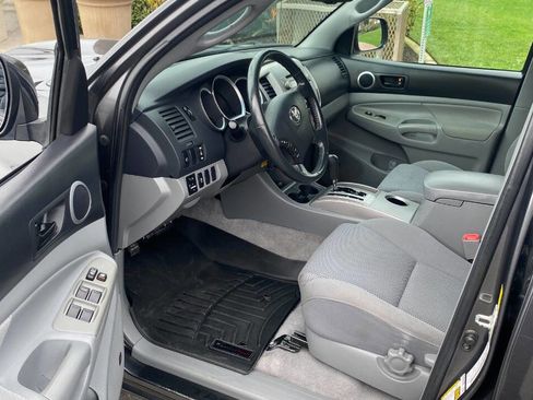 Used 2011 Toyota Tacoma PreRunner image 7