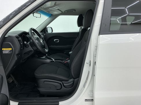 Used 2019 Kia Soul FWD image 14