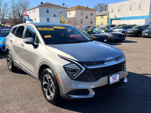 Used 2024 Kia Sportage LX image 2