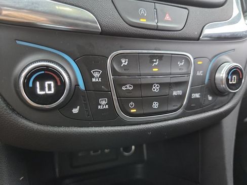 Used 2024 Chevrolet Equinox LT FWD image 21