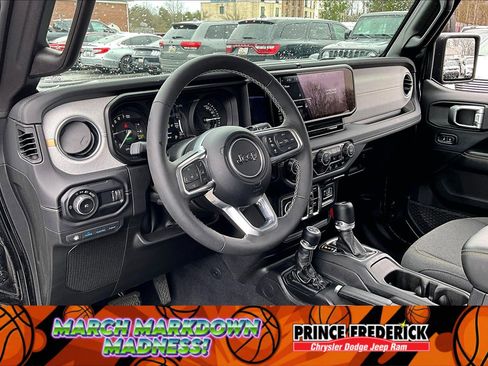 Used 2025 Jeep Wrangler Sahara w/ Safety Group image 11