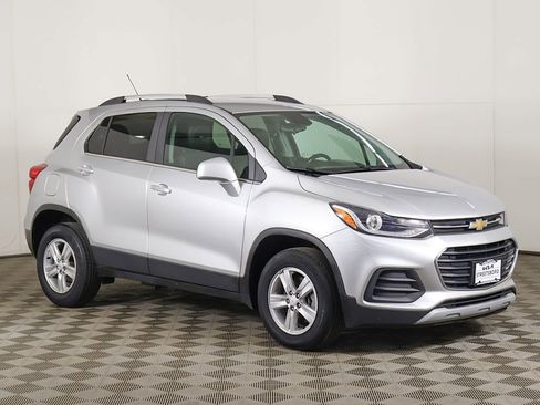 Used 2019 Chevrolet Trax LT w/ LT Convenience Package AWD/4WD image 2