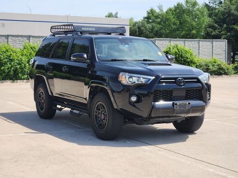 Used 2021 Toyota 4Runner Venture AWD/4WD image 3