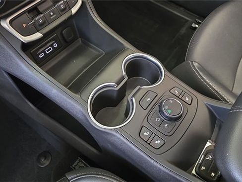 Used 2023 GMC Terrain SLT w/ Infotainment Package II image 20
