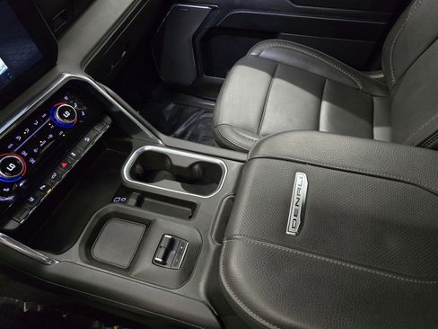 Used 2024 GMC Sierra 2500 Denali w/ Denali Reserve Package image 32