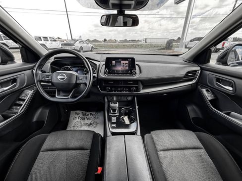 Used 2025 Nissan Rogue SV FWD image 14