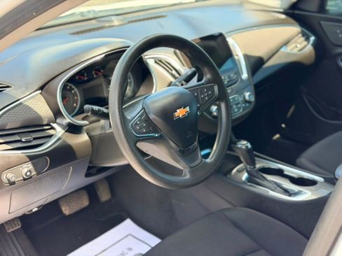 Used 2020 Chevrolet Malibu LT FWD image 12