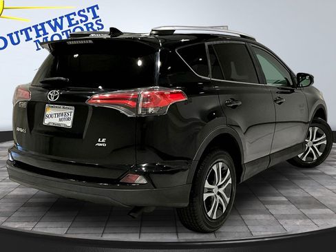 Used 2017 Toyota RAV4 LE AWD/4WD image 7