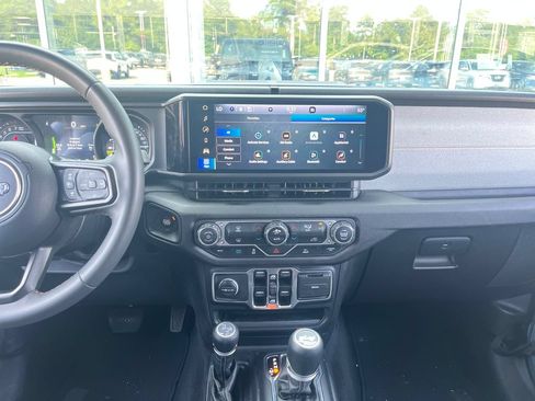 Used 2024 Jeep Wrangler Unlimited AWD/4WD image 19