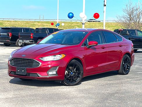 Used 2019 Ford Fusion SE w/ Equipment Group 151A image 2