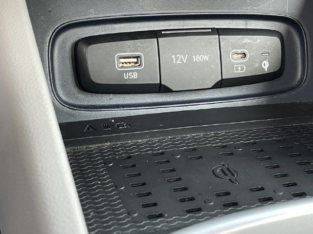 Used 2023 Hyundai Venue Limited w/ Cargo Package FWD image 19