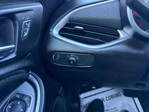 Used 2022 Chevrolet Malibu LT image 18