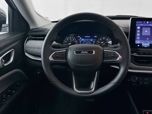 Used 2022 Jeep Compass Latitude image 17