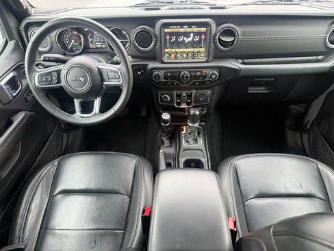 Used 2023 Jeep Wrangler Unlimited Sahara image 24