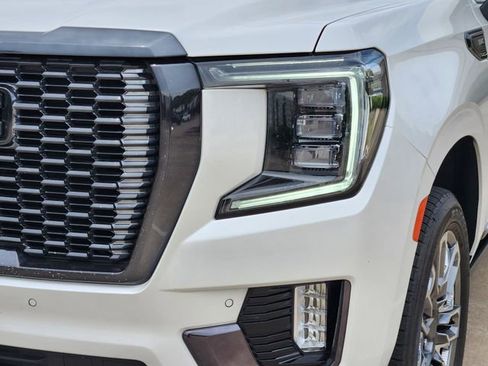 Used 2023 GMC Yukon Denali Ultimate w/ LPO, Floor Liner Package AWD/4WD image 9