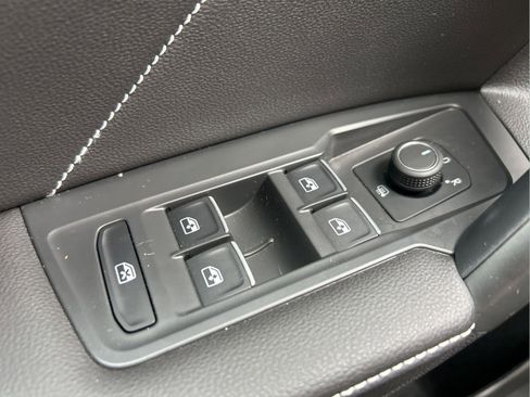 Used 2024 Volkswagen Tiguan SE R-Line FWD image 24