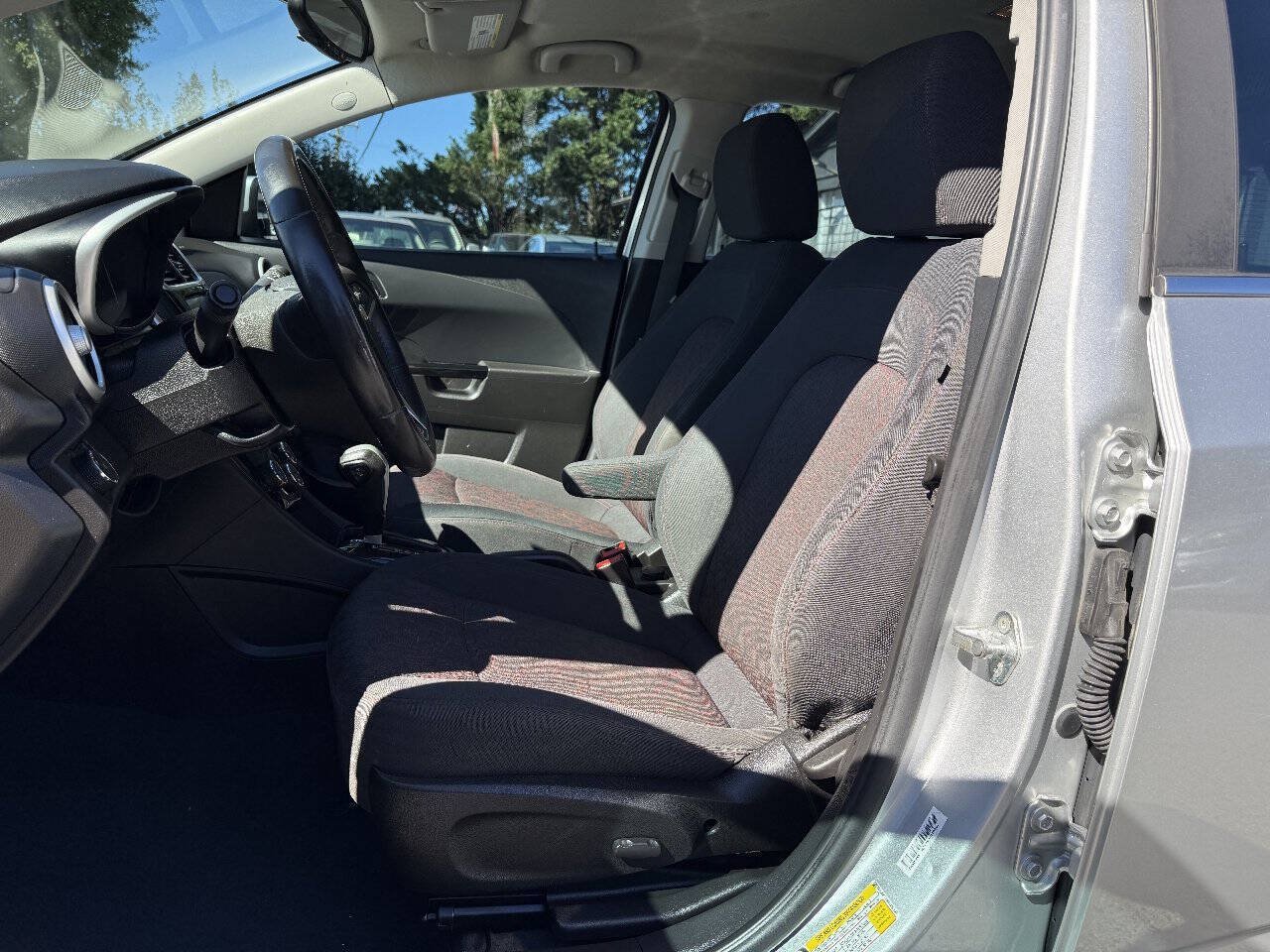 Used 2017 Chevrolet Sonic LT w/ Convenience Package FWD image 9