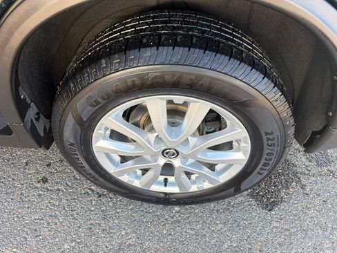 Used 2019 Nissan Rogue SV AWD/4WD image 24