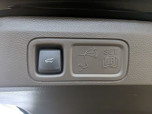 Certified 2024 Lincoln Navigator Premiere image 8