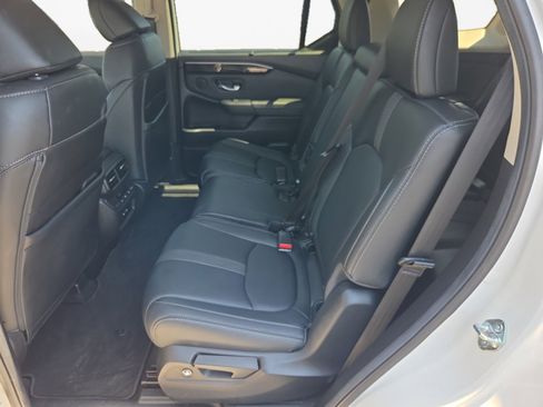 Certified 2025 Honda Pilot Touring image 13