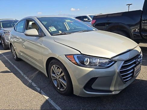 Used 2017 Hyundai Elantra SE FWD image 2