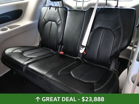 Used 2024 Chrysler Pacifica Touring-L FWD image 19