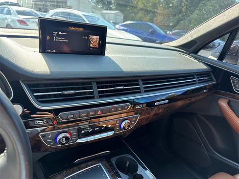 Used 2017 Audi Q7 3.0T Prestige image 29