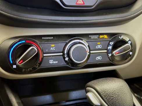 Used 2024 Kia Soul LX image 10